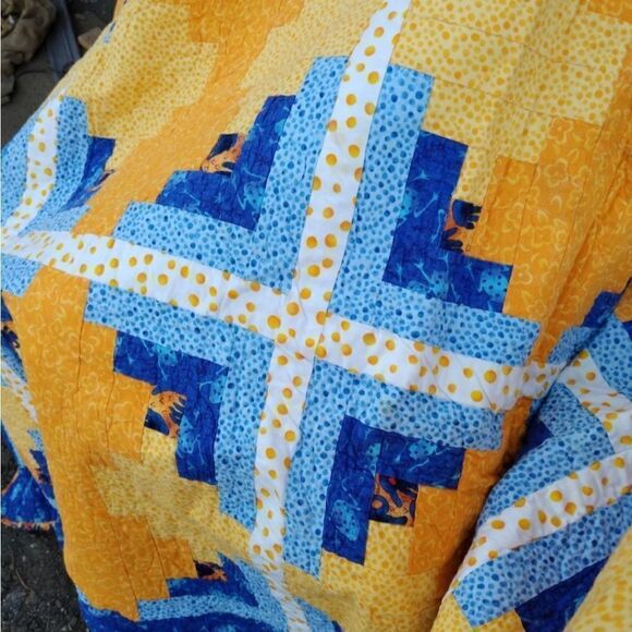 Hand crafted quilt - Picture 4 of 5